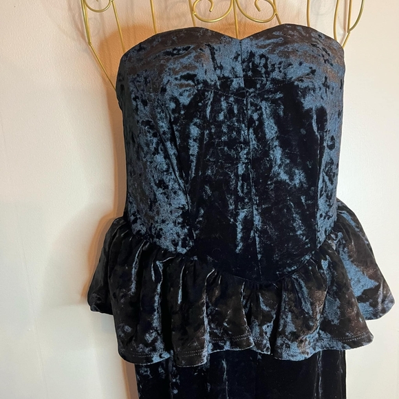 CiderVelvet Solid Strapless Ruffle Hem Medium Jumpsuit - Picture 2 of 9